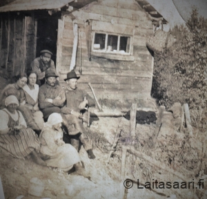 1920-luvulla Ruotolan kalakulteella kalamajan edustalla Pyhäkoskella