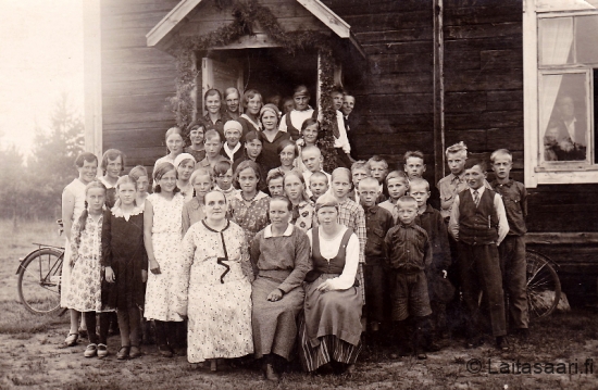 Maatalouskerholaisia Mäntyrannan koululla 1932