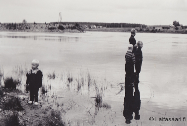 Pienimäätän rannassa, taustalla Määtänsaari
