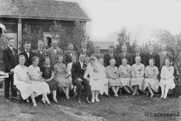 Salli ja Eino Louhelaisen häät Karppilassa (1927)
