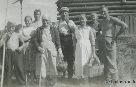 Heinäntekoa Laukassa