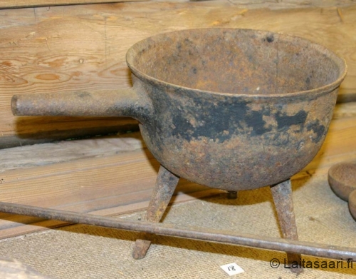 Kolmijalkapata - Väinö Huovinen