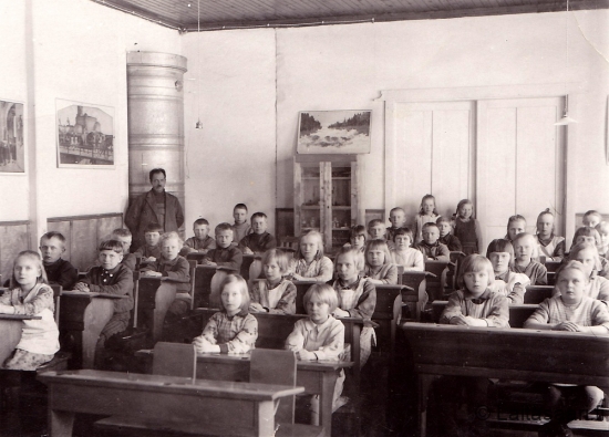 Hyrkin koulun luokkakuva 1930